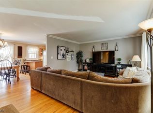 14 Post Pl, Newfoundland, NJ 07435