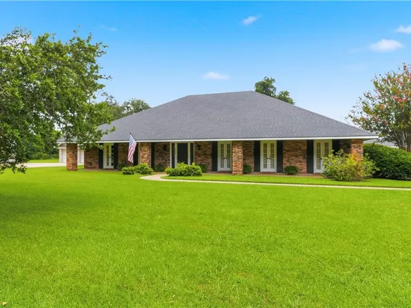 1034 Parkway Dr, Natchitoches, LA 71457