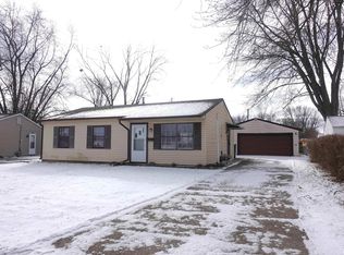 1422 Arcadia Dr, Galesburg, IL 61401