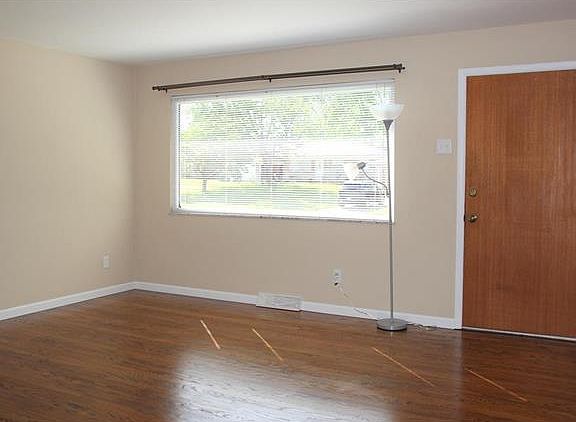 3rd image of 810 Vegas Dr