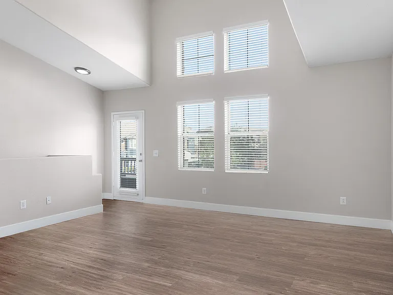 Verona Apartments — Photo 9