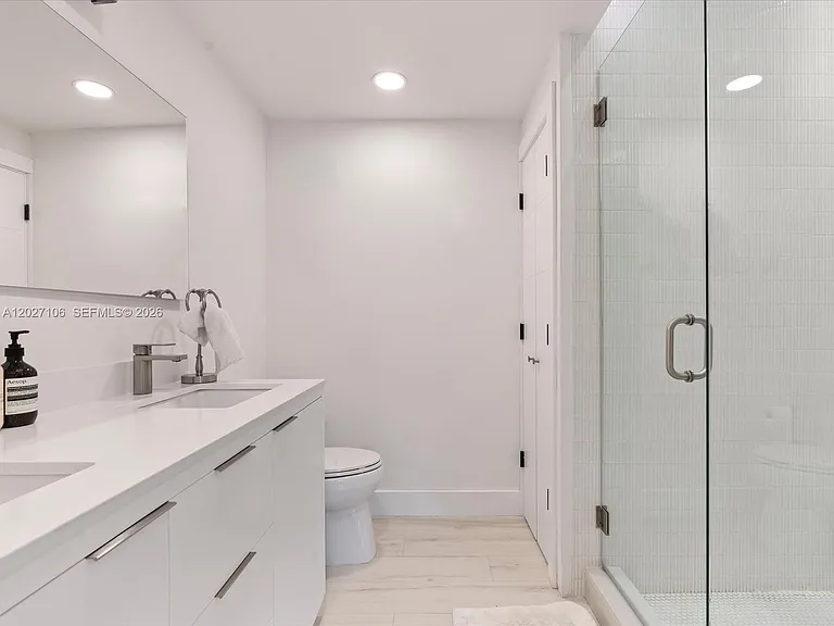 1945 Alamanda Dr — Photo 21