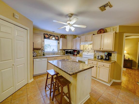 4th image of 109 Delcy Dr