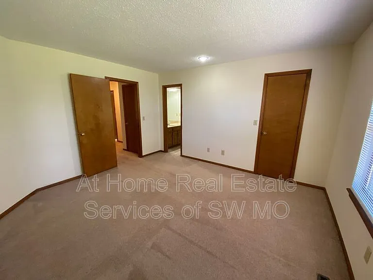 3034 W Greenwood St — Photo 6