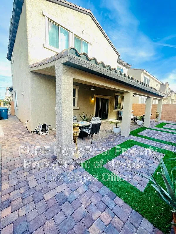 3 bed, 2.5 bath, 2152 sqft, $2,475 — Photo 2