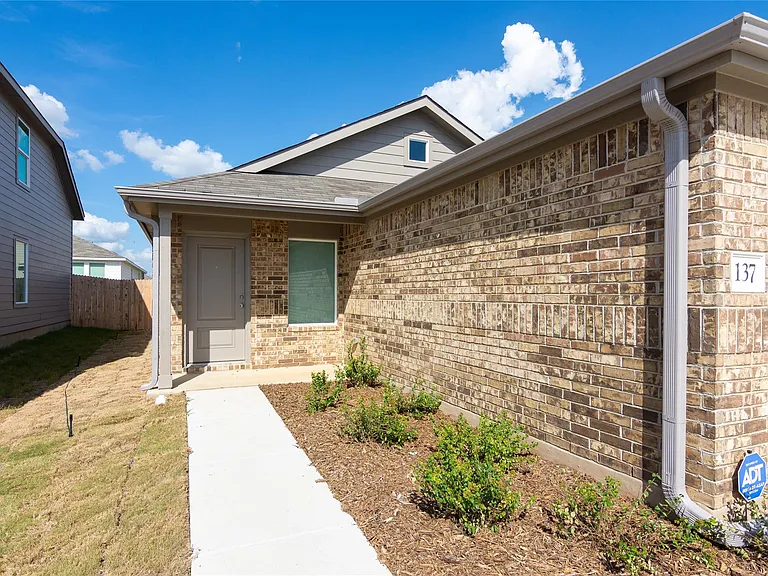 137 Starpacker Ln — Photo 1
