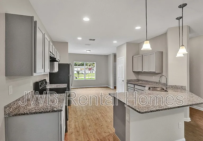 10351 Pinehurst Dr — Photo 3