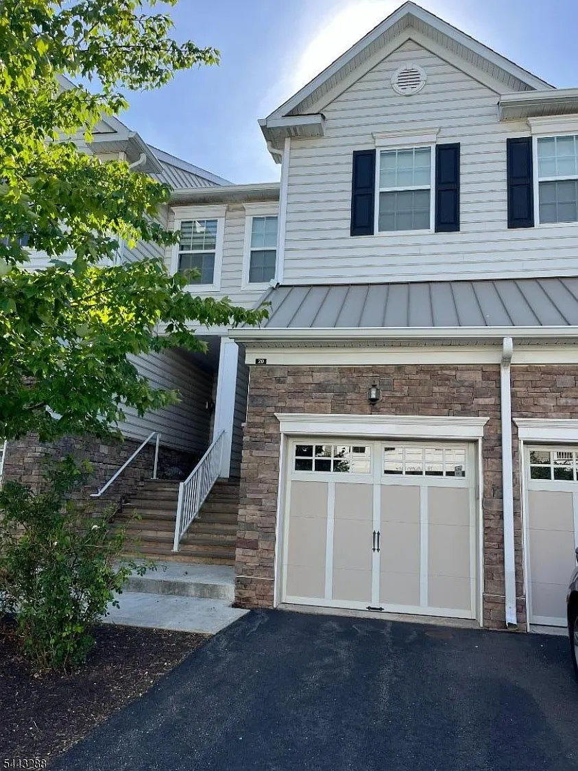 3 bed, 2.5 bath, $4,100 — Photo 2