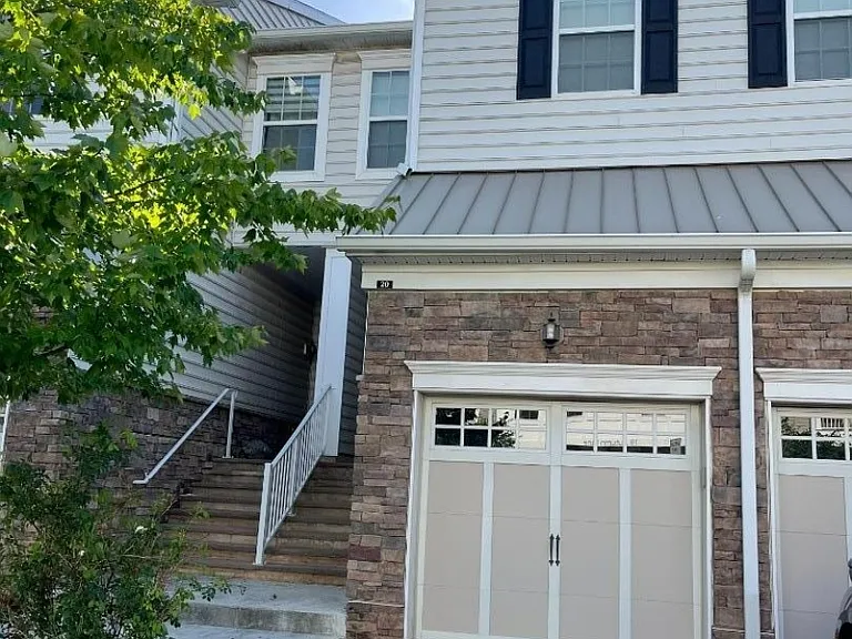20 Autumn Ln — Photo 2