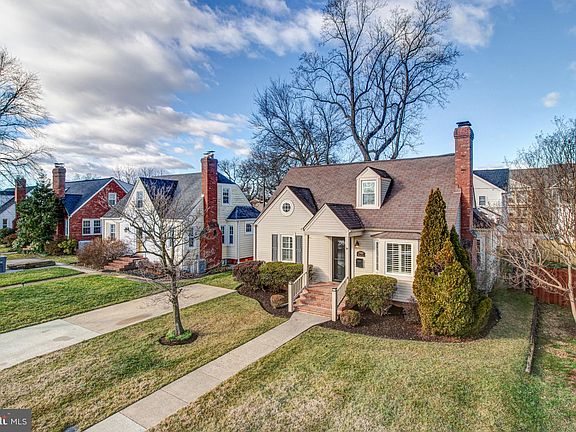 2nd image of 2910 Meadow Ln