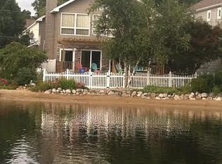 991 Treasure Island Dr, Mattawan, MI 49071
