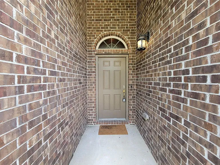 9718 Justin Ridge Ln — Photo 4