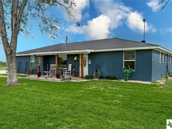 205 Villafranca Rd, Victoria, TX 77904