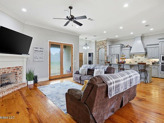 5th image of 508 Springhill Xing