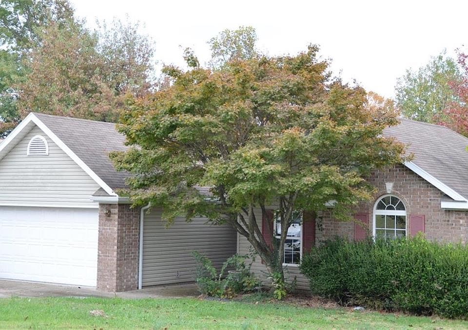 1st image of 704 W Crescent Dr