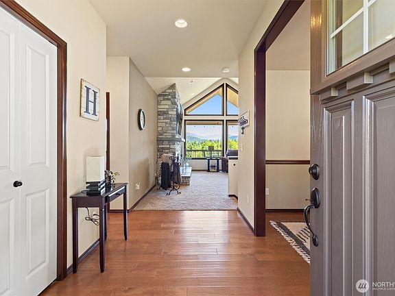 4th image of 3923 203rd Avenue NE