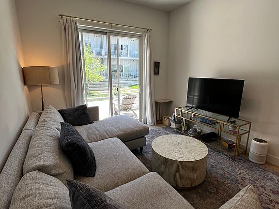 3rd image of 2550 Lawrence St #104