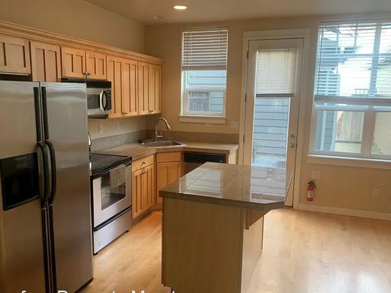 8628 SE 9th Ave #12 — Photo 2