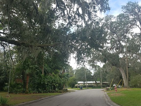 4th image of 985 S Helen Cir