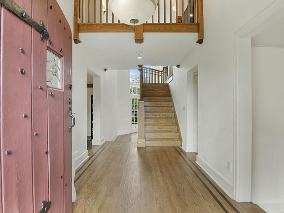 2nd image of 430 Orienta Ave