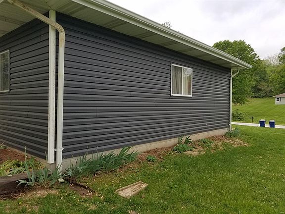 3rd image of 1328 Spring Dr