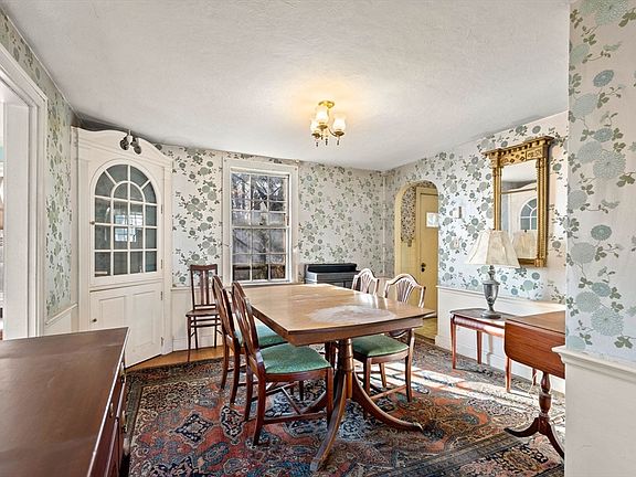 3rd image of 32 Grant Rd