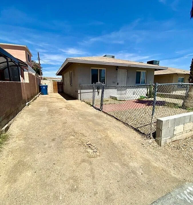 1641 Stewart Ave
