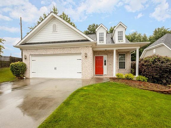 2nd image of 701 Bonnie Oaks Lane