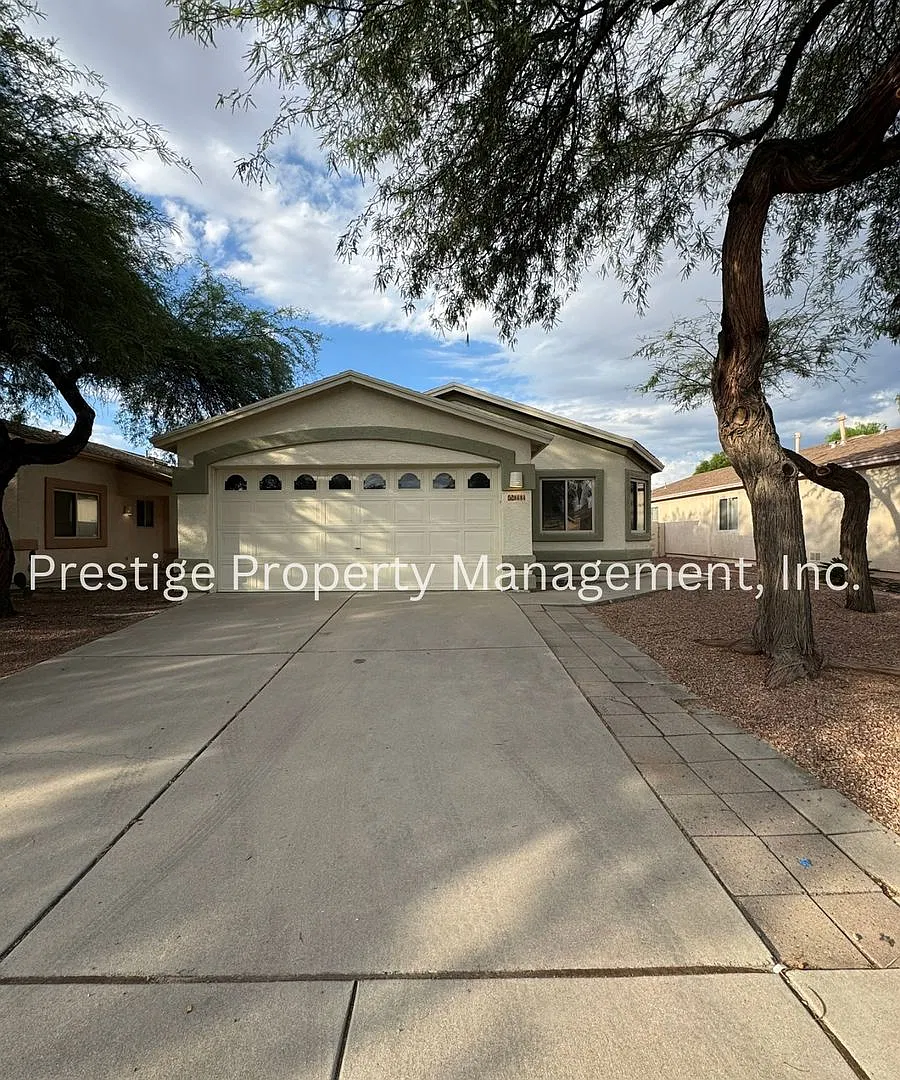 Charming All Tile 4/2 Rita Ranch Home — Photo 1