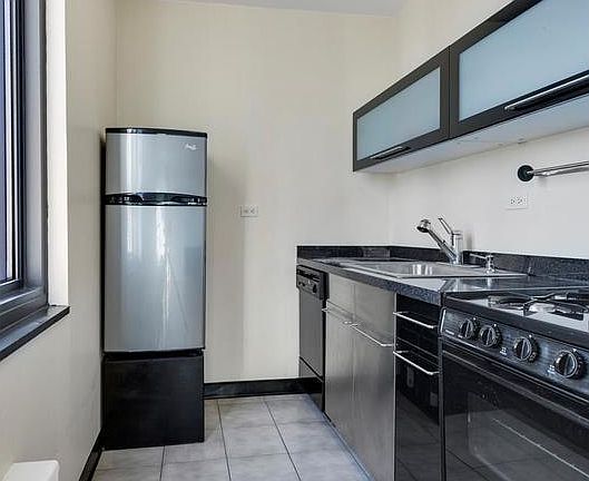 4th image of 407 Park Ave S APT 17C