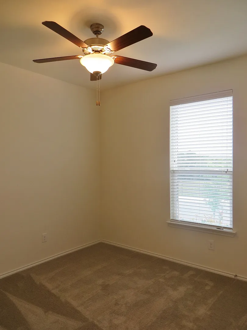 4 Bedroom 2 Bathroom Creekside At Georgetown Village Home — Photo 3