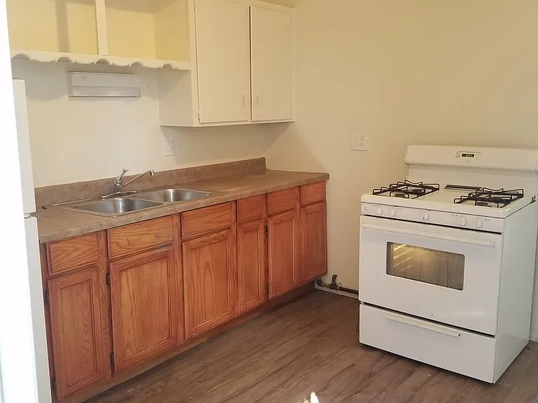 528 Vermont Street NE — Photo 6