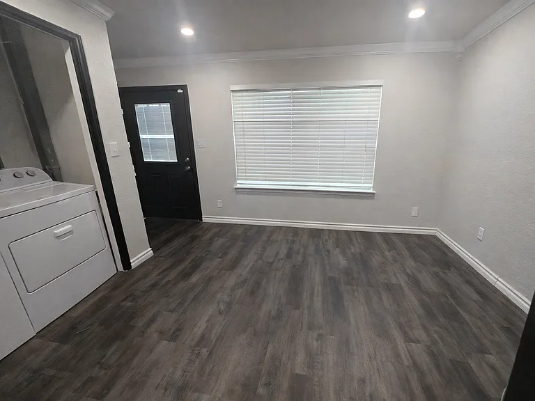 2307 Lago Trl — Photo 12