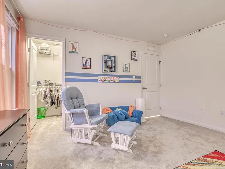 728 Falcon Ln — Photo 17