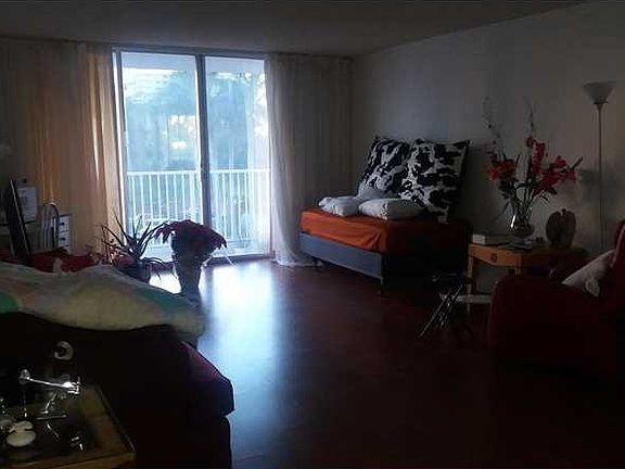 4th image of 2801 NE 183rd St APT 315