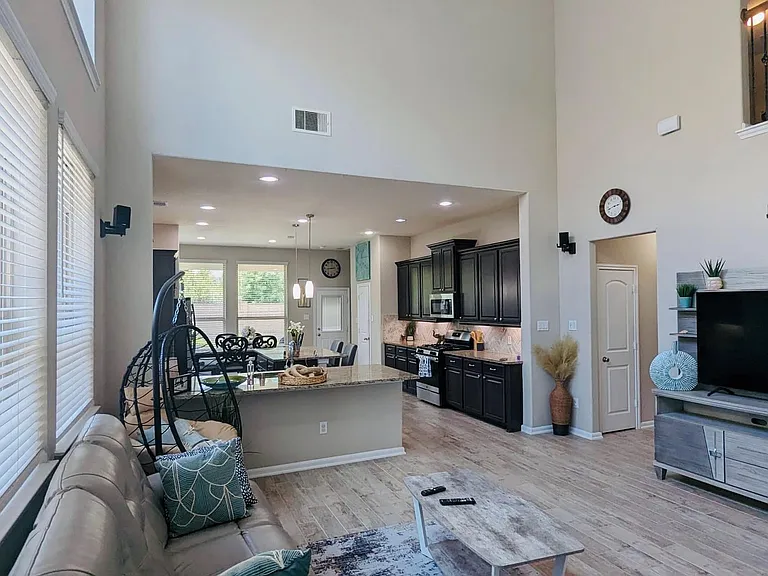 19619 Lake Bosque Dr — Photo 10