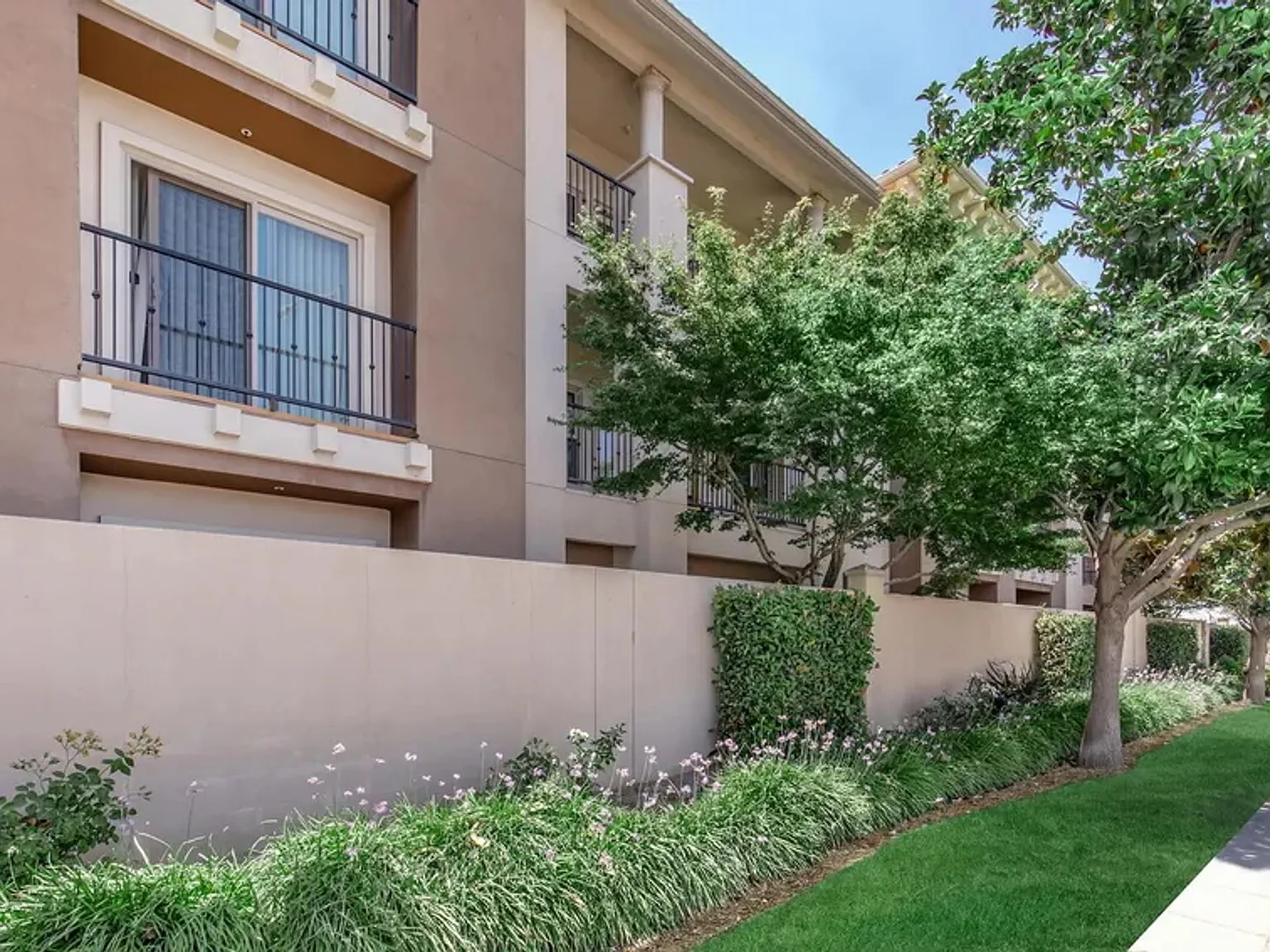 Villa Sorrento Apartments (55+) — Photo 2