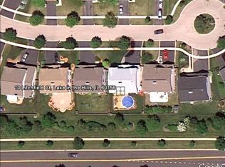 10 Litchfield Ct, Lake In The Hills, IL 60156