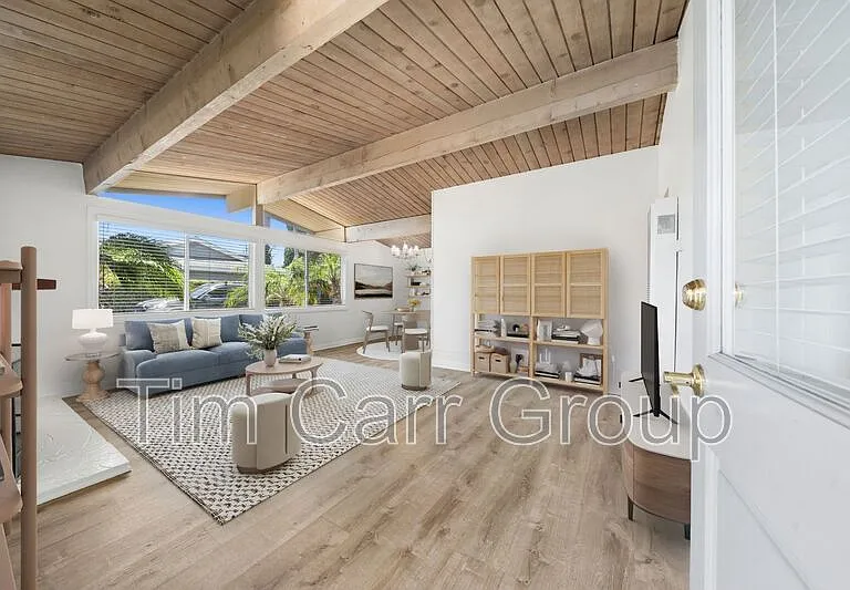 2545 Elden Ave — Photo 5