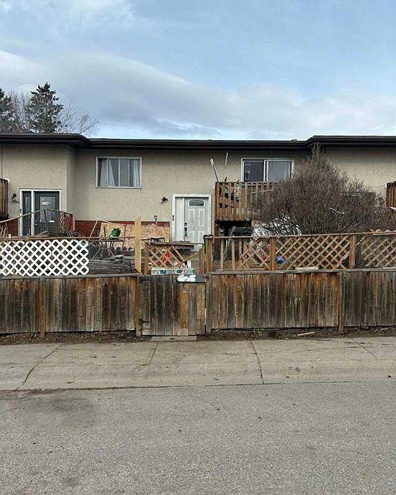1st image of 716B E Raynard Cres SE