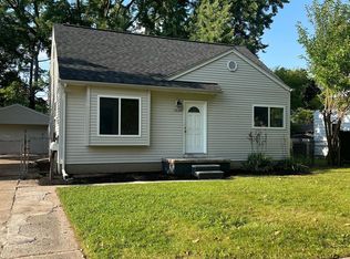32190 Cambridge St, Garden City, MI 48135