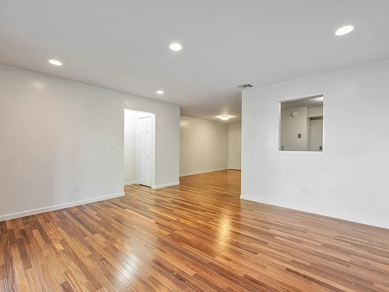 6409 Liberty Ave #I1 — Photo 10
