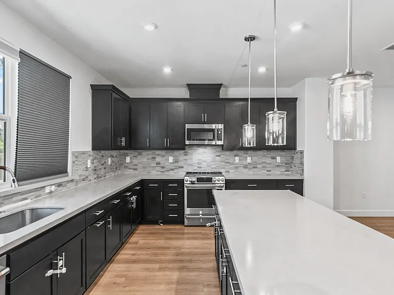 1744 Pedrozzi Cmn — Photo 14