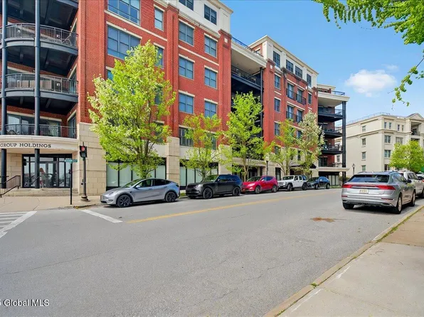 87 Railroad Place Apt 207, Saratoga Springs, NY 12866