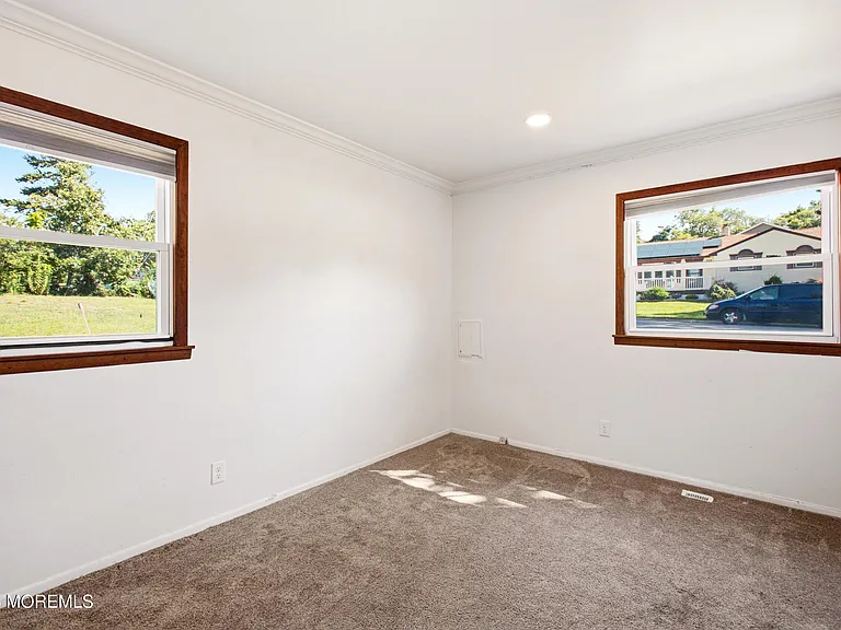 328 Aldrich Rd — Photo 9