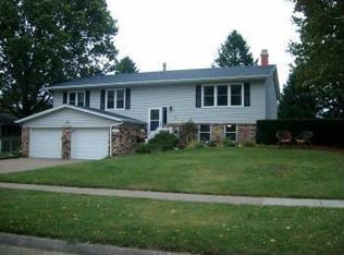 714 Woodland Way, Muscatine, IA 52761