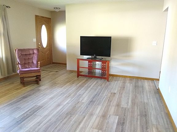 3rd image of 1015 Monona Dr