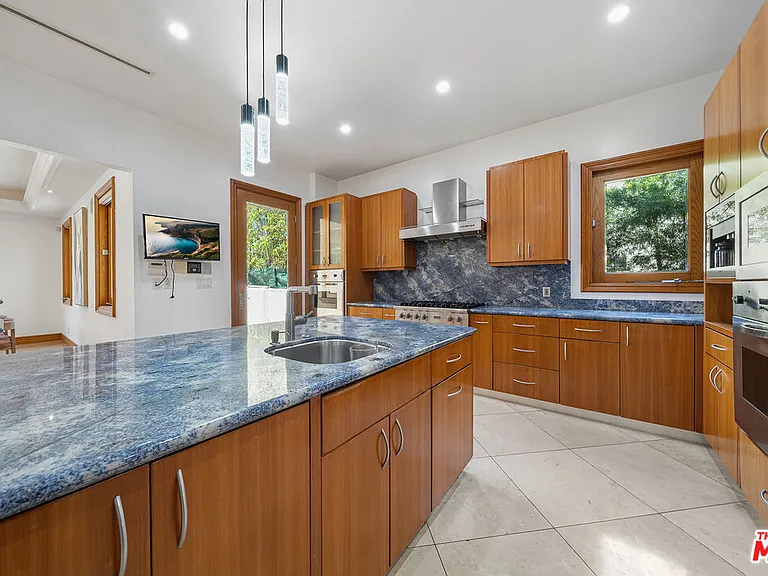 9033 Cresta Dr — Photo 14