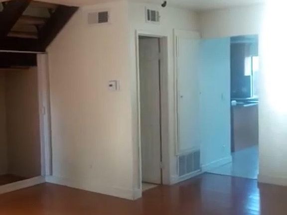3rd image of 10039 Karmont Ave