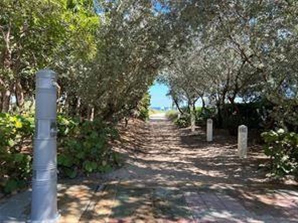 4652 Poinciana St APT 2